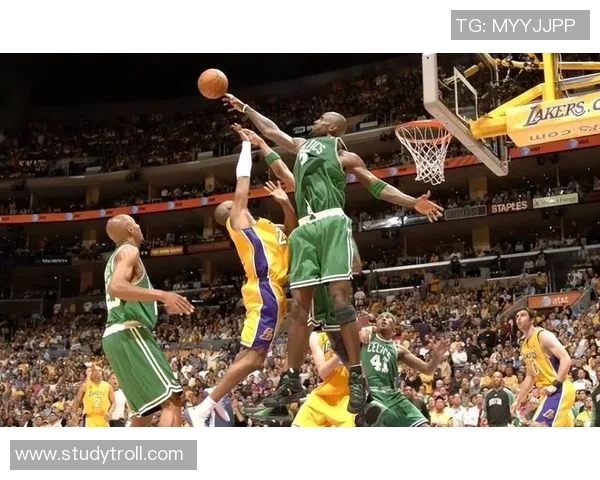 2020年NBA总决赛第三场湖人与热火的激烈对决回顾与精彩瞬间分析