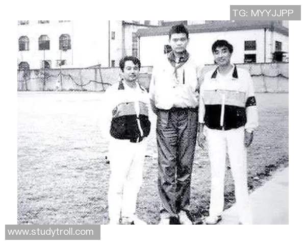 姚明:从篮球巨星到体育文化领军人物的成长之路与影响力解析 姚明:从篮球巨星到体育文化领军人物的成长之路与影响力解析