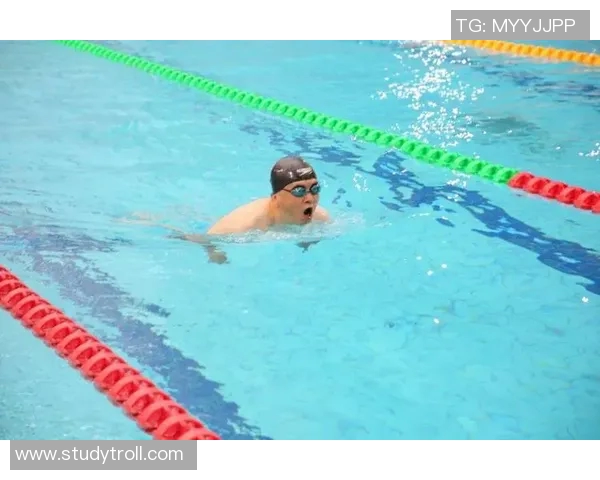 游泳比赛与锻炼技巧结合探索 提升竞技水平与身体素质的双重路径 游泳比赛与锻炼技巧结合探索 提升竞技水平与身体素质的双重路径