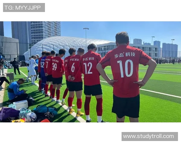 足球激情燃烧绿茵场：从竞技赛事到文化传承的全方位探索