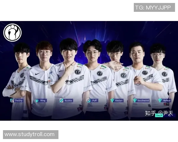 TES在冠军杯中的灵活战术展现与团队协作分析