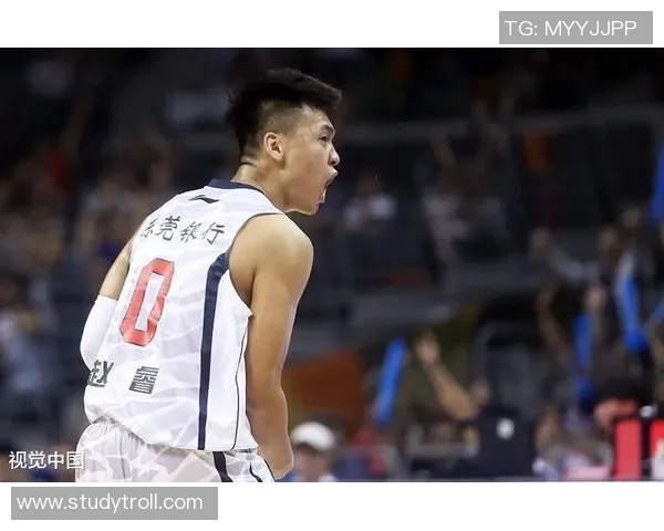 广东对新疆精彩对决录像回顾11月4号比赛全程回放与分析