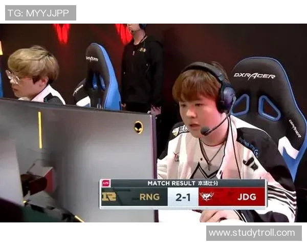 JDG在冠军杯中的战术意识与团队配合分析