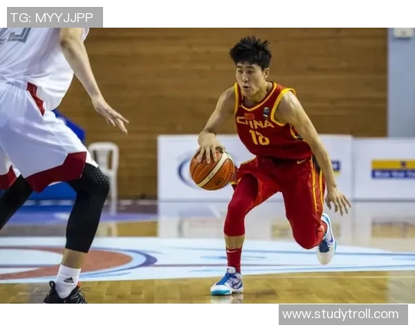 杭州篮球队战术之争引发热议球迷与专家各执己见解析战术优劣